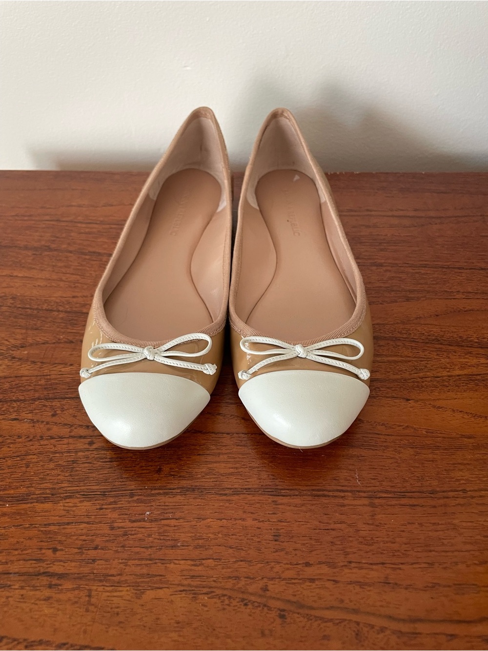 Banana Republic Two-Tone Tan and White Ballet Flats with Bow